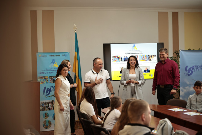 Подарунки до школи та головне – увага: благодійники зустрілись із дітьми загиблих Захисників України