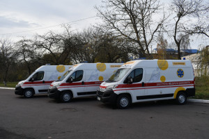 Волинь отримала три автомобілі швидкої допомоги - Фото 1