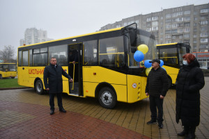 Парк шкільних автобусів в області збільшився цьогоріч на 17 машин - Фото 1