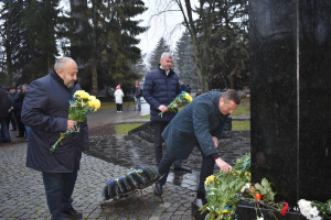 Волинь пам’ятає: у Луцьку вшанували ліквідаторів аварії на Чорнобильській АЕС - Фото 1