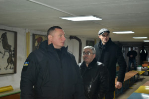 Начальник ОВА Юрій Погуляйко відвідав Пункт Незламності, облаштований у 15 школі м.Луцьк - Фото 1