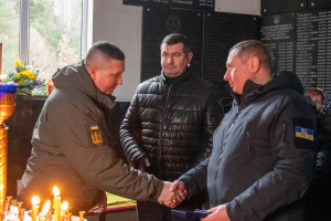 Головнокомандувач Збройних Сил України Валерій Залужний за підтримку українського війська відзначив волонтерів та керівництво Волині - Фото 1