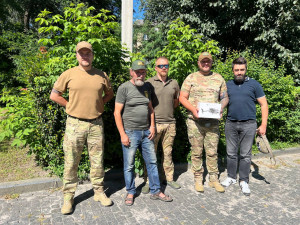 Художник з Швеції передав волинським військовим квадроцикл, квадрокоптер та генератор - Фото 1
