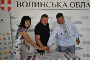«Все буде UA!»: у Луцьку погасили марку до Дня Незалежності України - Фото 1
