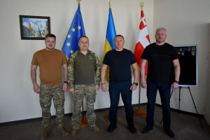ОШБр Національної поліції «Лють» передала відзнаки керівництву Волинської ОВА - Фото 1