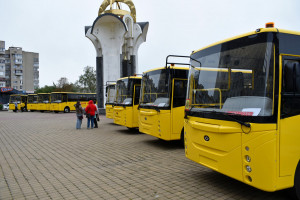 Автопарк Волині поповнився на 8 шкільних автобусів - Фото 1