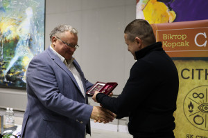 Фундатора Музею сучасного українського мистецтва Корсаків Віктора Корсака нагороджено орденом «За заслуги» ІІІ ступеня - Фото 1
